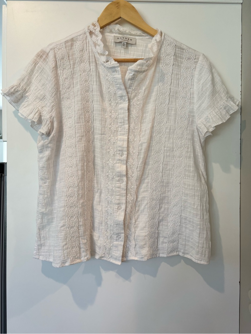 Hayden short sleeve white blouse with very pretty lace appliqué detail size M